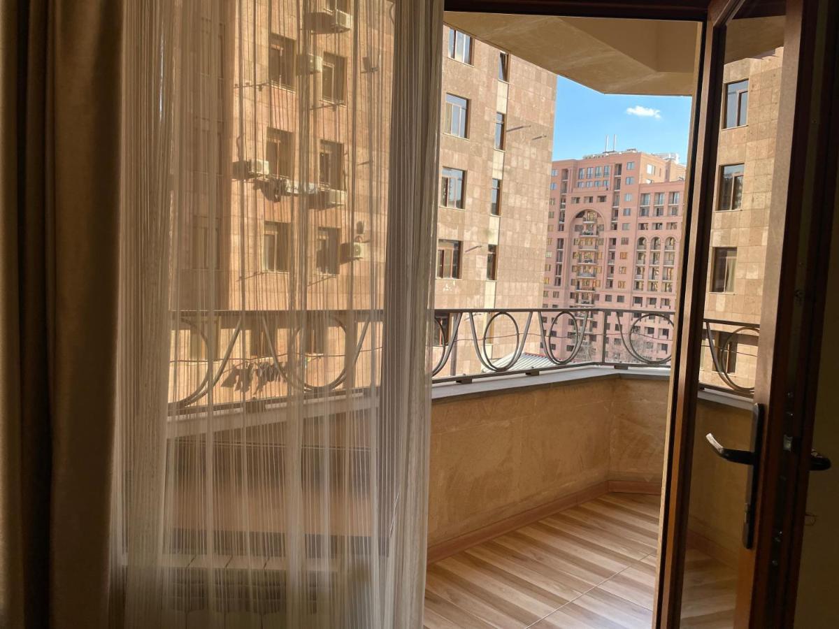 Superior Apt. With Balcony On Aram Street Apartment Ереван Екстериор снимка