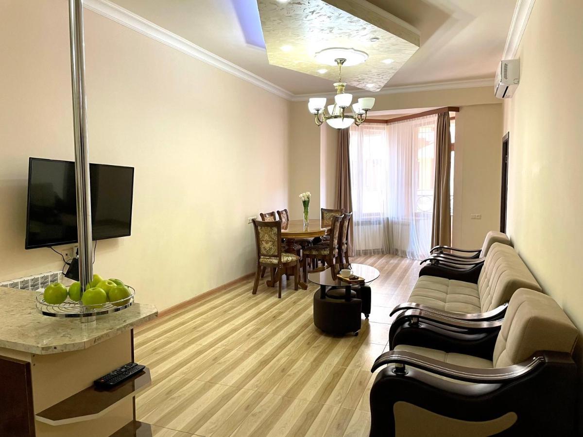 Superior Apt. With Balcony On Aram Street Apartment Ереван Екстериор снимка