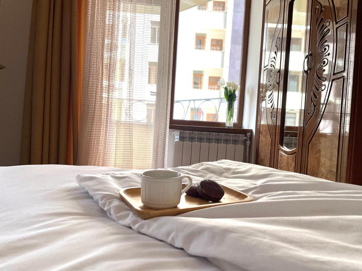 Superior Apt. With Balcony On Aram Street Apartment Ереван Екстериор снимка