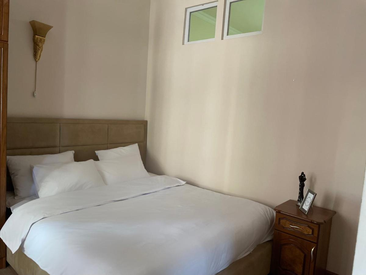 Superior Apt. With Balcony On Aram Street Apartment Ереван Екстериор снимка