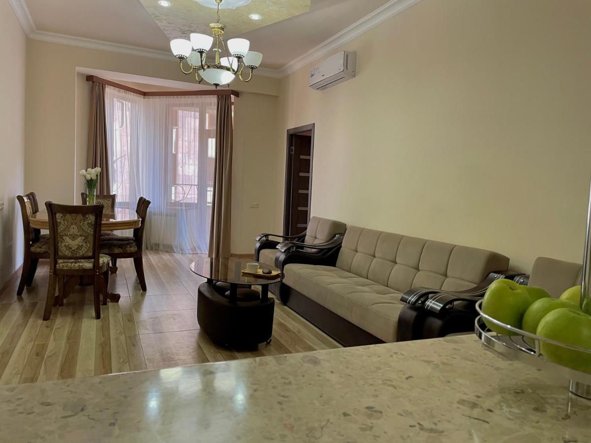 Superior Apt. With Balcony On Aram Street Apartment Ереван Екстериор снимка