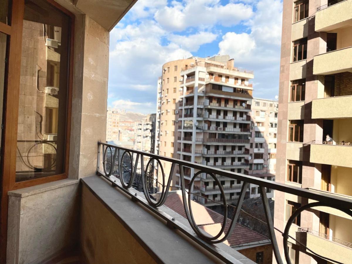 Superior Apt. With Balcony On Aram Street Apartment Ереван Екстериор снимка