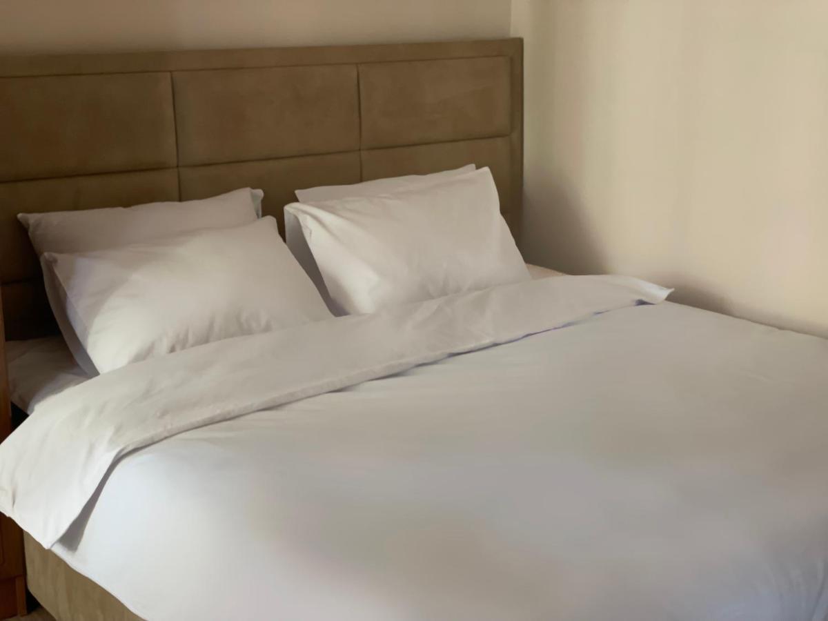 Superior Apt. With Balcony On Aram Street Apartment Ереван Екстериор снимка